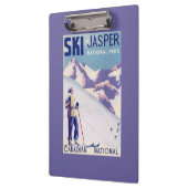 Frau, die offenes Steigungs-Plakat aufwirft Klemmbrett (Links)