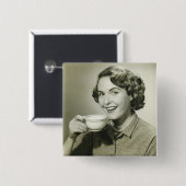 Frau, die Schalen hält Button (Vorne & Hinten)