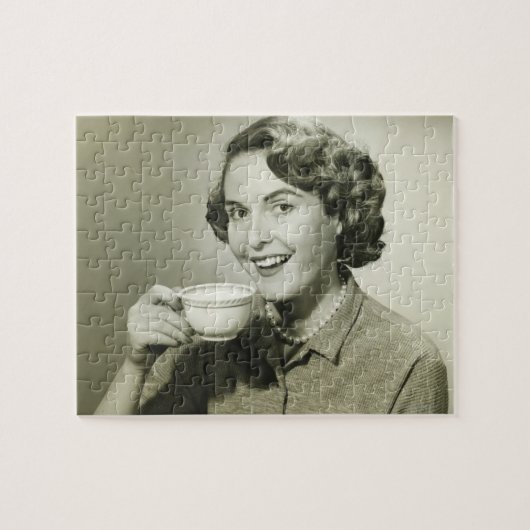 Frau, die Schalen hält Puzzle (Horizontal)