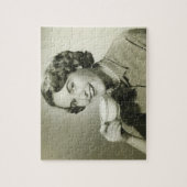 Frau, die Schalen hält Puzzle (Vertikal)