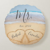 Frau Dusty Blue Beach Couples Hearts Sand Rundes Kissen (Vorderseite)