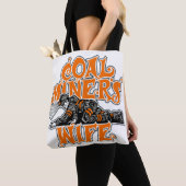 FRAU EINES KOHLENBERGARBEITERS TASCHE (Von Nahem)