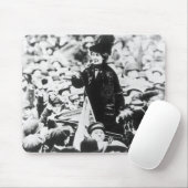 Frau Emmeline Pankhurst Addressing eine Menge Mousepad (Mit Mouse)