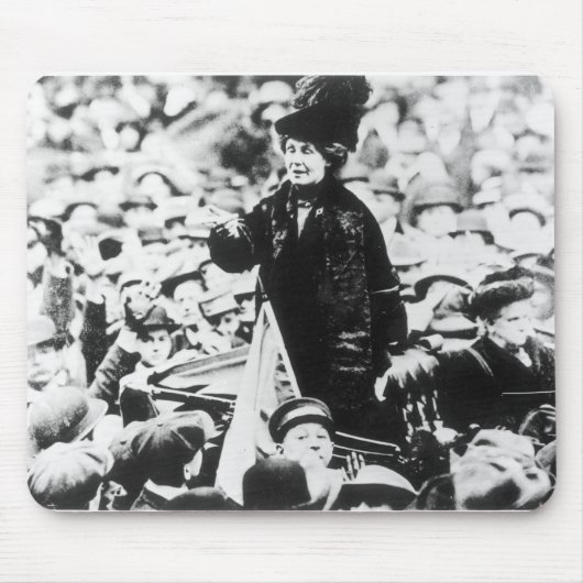 Frau Emmeline Pankhurst Addressing eine Menge Mousepad (Vorne)