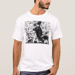 Frau Emmeline Pankhurst Addressing eine Menge T-Shirt