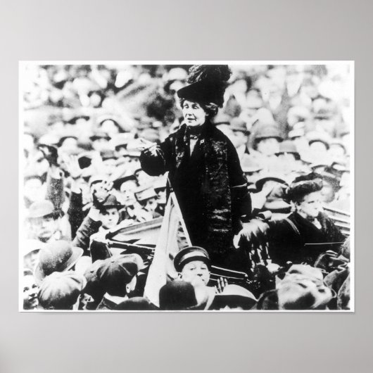 Frau Emmeline Pankhurst spricht vor einer Menschen Poster (Vorne)