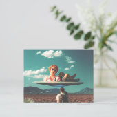 Frau entspannt sich auf einem UFO in der Wüste Postkarte (Stehend Vorderseite)