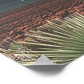 Frau entspannt sich auf UFO in der Wüste Poster (Ecke)