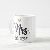 Frau Est. 2025" Goldene Herzblüte zur Tasse (Vorderseite Links)