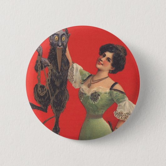 Frau fängt Krampus Button (Vorderseite)