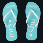 Frau Flip Flops Personalize Name und Farbe Badesandalen<br><div class="desc">Ein niedlicher Zusatz zu Ihrem Bestimmungsortstrand oder zu Poolsidehochzeit! Tanzen Sie die Nacht weg in diesen bequemer Zaum umdrehen Reinfälle. Beispielhintergrundfarbe ist- Tiffany, Aqua Blauklicken "besonders anfertigen es" zur Änderungsfarbe. Das Wort "Frau", ein weißes Herz und die Bräute nennen personalisiertes. Um des zusammenpassenden Bräutigams zu sehen Reinfälle umzudrehen bitte besichtigen...</div>
