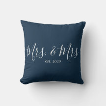 Frau & Frau Throw Pillow zum neuen Jahrestag