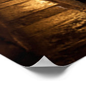 Frau geht nachts mit ihrem Hund spazieren Poster (Ecke)