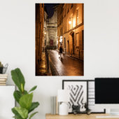 Frau geht nachts mit ihrem Hund spazieren Poster (Heimbüro)