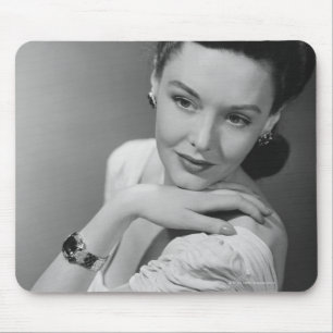 Frau im Abends-Kleid Mousepad