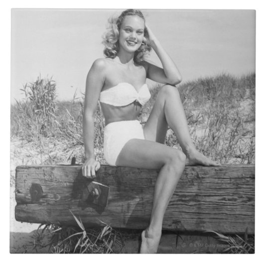 Frau im Bikini Fliese (Vorderseite)