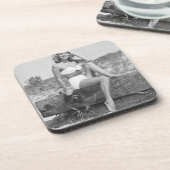 Frau im Bikini Getränkeuntersetzer (Linke Seite)