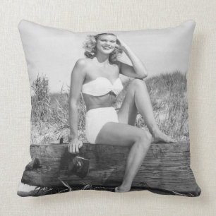 Frau im Bikini Kissen