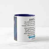 Frau im Brunnen: Tasse (Zentrum)