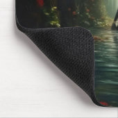 Frau im geheimnisvollen Tunnel Mousepad (Ecke)