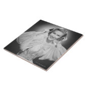 Frau im Kleid 2 Fliese (Seite)