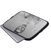 Frau im Kleid Laptopschutzhülle (Vorne Knopf)