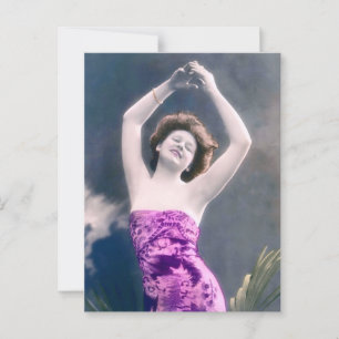 Frau im lila Sarong, die aufgewachsen ist, als tan Postkarte