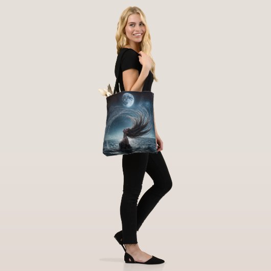 Frau im Mondschein Tasche (Am Model)