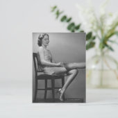 Frau im Stuhl Postkarte (Stehend Vorderseite)