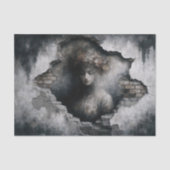 Frau in bröckelnder Wand-Decoupage enthüllt Seidenpapier (Vorderseite)