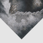 Frau in bröckelnder Wand-Decoupage enthüllt Seidenpapier (Ausschnitt)