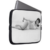 Frau in der Badebekleidung Laptopschutzhülle (Vorne Rechts)