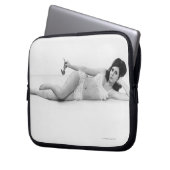 Frau in der Badebekleidung Laptopschutzhülle (Vorderseite Links)