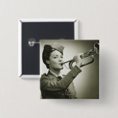 Frau in der Soldat-Uniform Button (Vorne & Hinten)