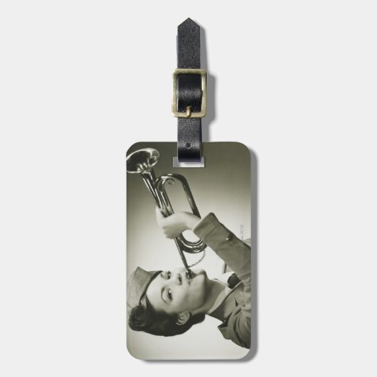 Frau in der Soldat-Uniform Gepäckanhänger (Vorderseite vertikal)