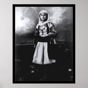 Frau in einem alten griechischen Kostüm 1920 Poster