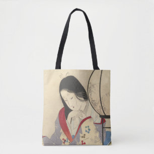 Frau in einem Innenraum durch eine Lampe   Tasche