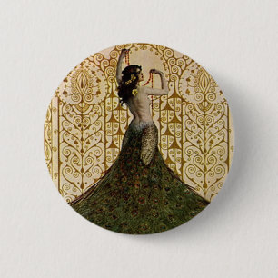Frau in einem Pfauenrock Button