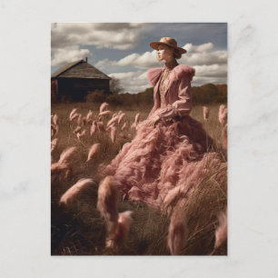 Frau in einem rosa Federkleid auf einem Feld Vinta Postkarte