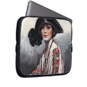 Frau in gestickter Bluse Laptopschutzhülle (Vorne Rechts)