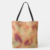 FRAU IN GOLD SWEATER HOLDING TINY PUMPKIN TASCHE (Rückseite)