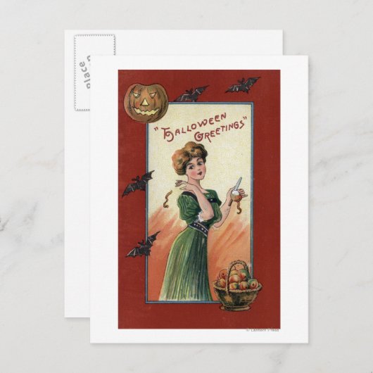 Frau in grünem Kleid Peeling Apple Postkarte (Vorne/Hinten)