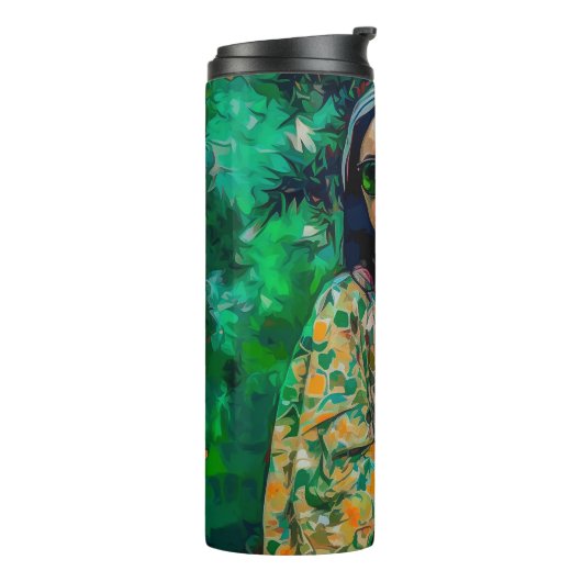 Frau in grüner Sonnenbrille Thermosbecher (Nach links gedreht)