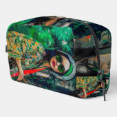 Frau in grüner Sonnenbrille Waschbeutel (Rechte Ecke)