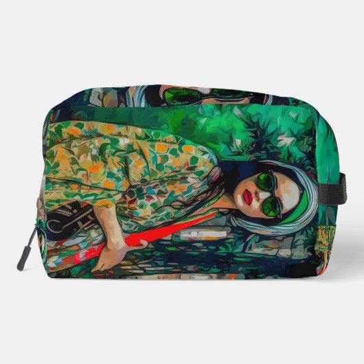 Frau in grüner Sonnenbrille Waschbeutel (Rückseite)