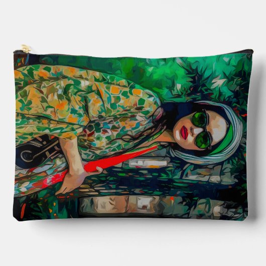 Frau in grüner Sonnenbrille Zubehörtasche (Vorderseite)