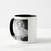 Frau in Kleid 2 Tasse (Vorderseite Links)