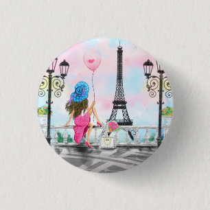 Frau in Paris Button mit Eiffelturm