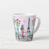 Frau in Paris Eiffelturm Latte Tasse (Rechte Ecke)