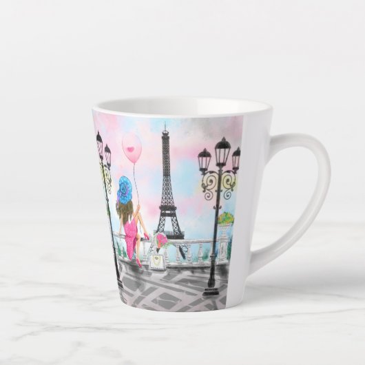 Frau in Paris Eiffelturm Latte Tasse (Rechts)